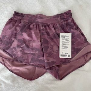Lululemon hotty hot LR 4” shorts
